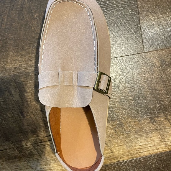 Shoes - Picture 4 of 4